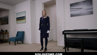 Allie Nicole a bombázó szöszi