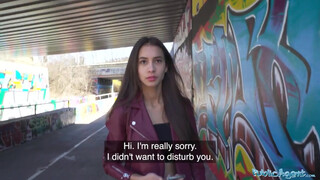 Public Agent - Vanessa Alessia a szuper bombázó fiatal spiné