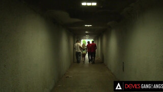 DevilsGangbangs - Latin Amerikai milf csoportos szex szexelése