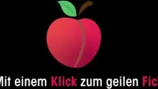 Amatőr tetovált méretes cickós tini lány