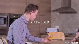 Kiara Lord benyeli a kárót