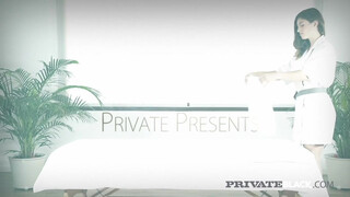PrivateBlack - Julia Rocka a fullos masszőr picsa