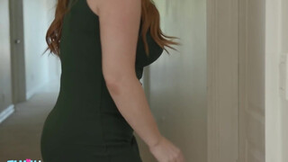 FamilyXXX - Summer Hart a szőrös puncis nevelő anya