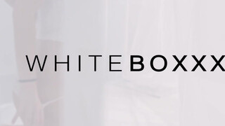 WHITEBOXXX - Tini kiscsaj játszik a puncijával