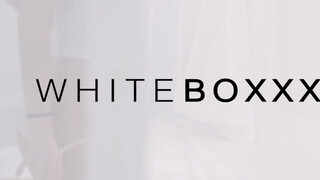 WHITEBOXXX - Liya Silver a bombázó csöcsös spiné