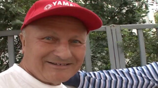 Gyuribácsi és a haverja kúrják a picsát