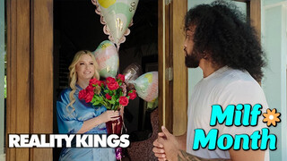 REALITY KINGS - Jenna Starr a méretes seggű anyuci