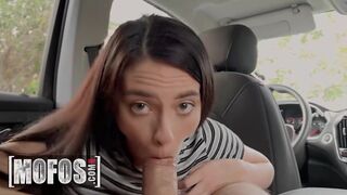 Nyers Uber-sofőr Gianna Ivy alig bír ellenállni varázslatos utasának