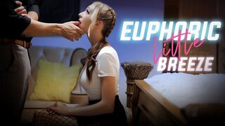 Cuki tini Breezy Bri kinky hangulatban csábítja a mostoha atyja barátját szexi alsóruhában