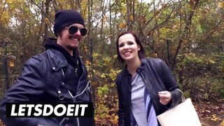 Nagy mellű fekete hajú német csaj felvétel a nagy kombiban vad baszásra