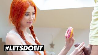 Gisha Forza nagy mellű vörös bombe egy fánkot érő kemény dugásért