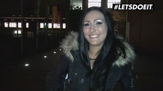 Mira grey német barna szajha dugja az idegent pénzért a buszon