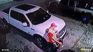 Az út menti szőke tini csaj brutálisan megdugva a mentőszolgálat fickója által