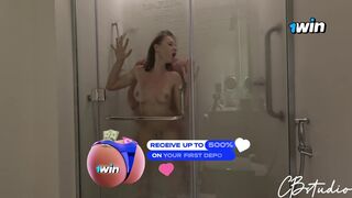 Mostoha apám mindig belép a fürdőbe, mikor zuhanyzom