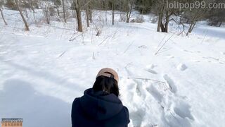 Ázsiai fitnesz csaj keményen megbaszva a hidegben -20°c-on