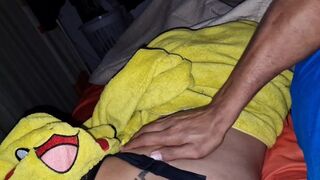 Mostoha apám az ágyamba jön és telelövi a pinámat
