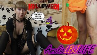 Kis boszorkány megidézi a nagy faszt és keményen megbasszák, hogy beleélvezzen a puncijába - halloween 2020