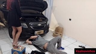 Autótulaj csaj rákívánt a szerelőjére!