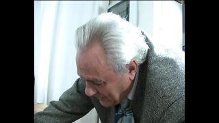 Valódi olasz milf pornósztár szopik a privát bűnösök 4 részében